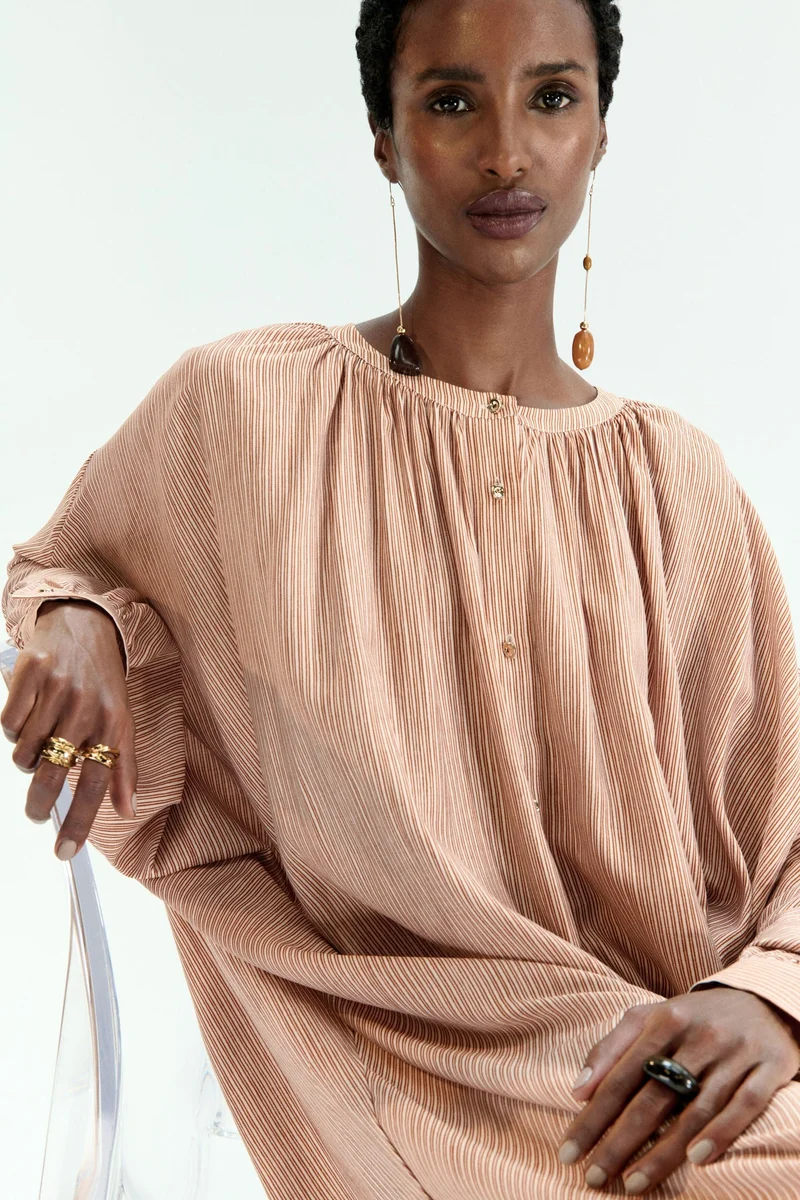 اتش اند ام فستان بتصميم قفطان بأكمام طويلة